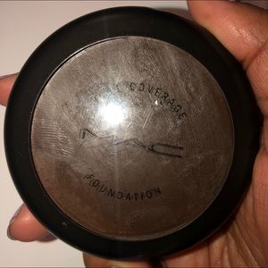 Mac full coverage foundation in dark brown